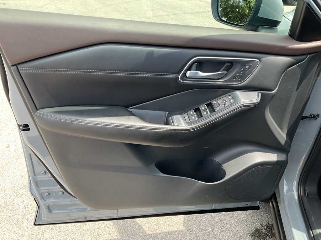 Used 2021 Boulder Gray Pearl Nissan SL image 21