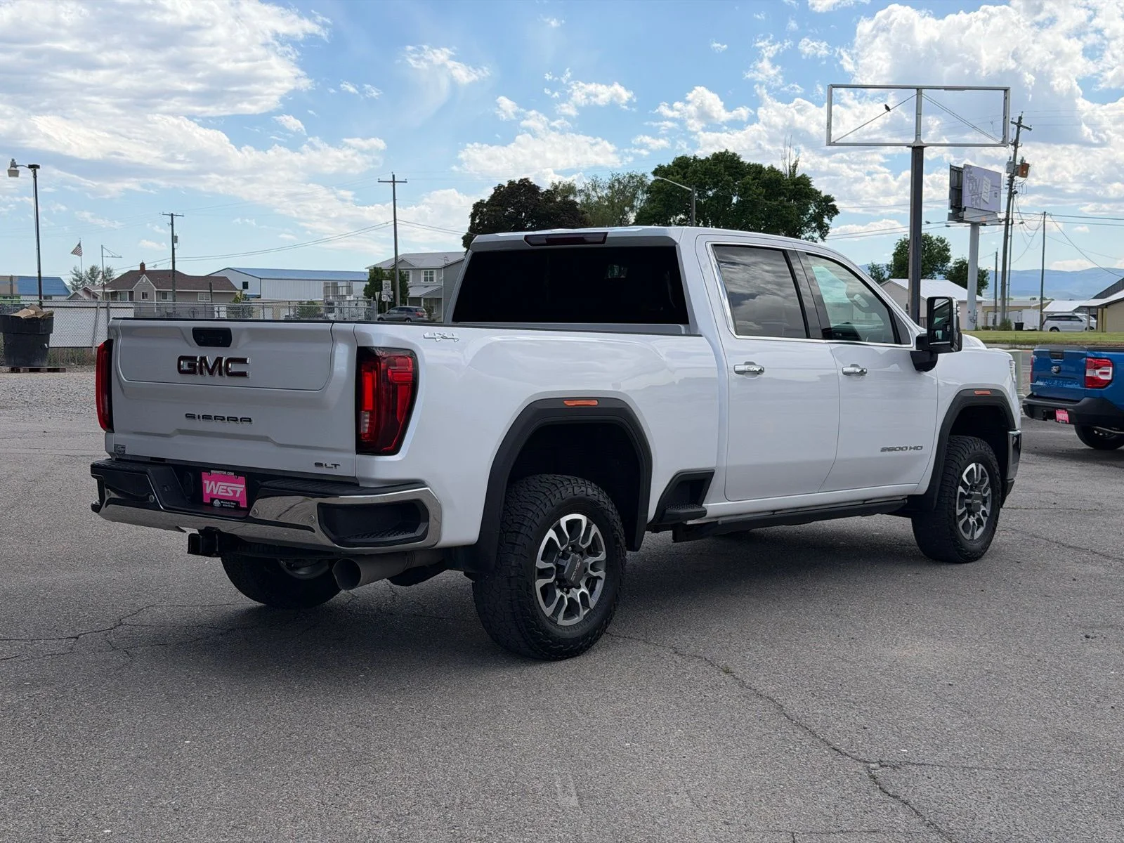 Used 2023 White GMC SLT image 7