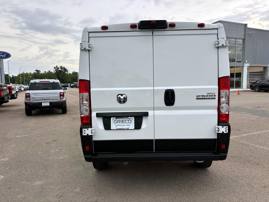 Used 2025 White Ram  image 4