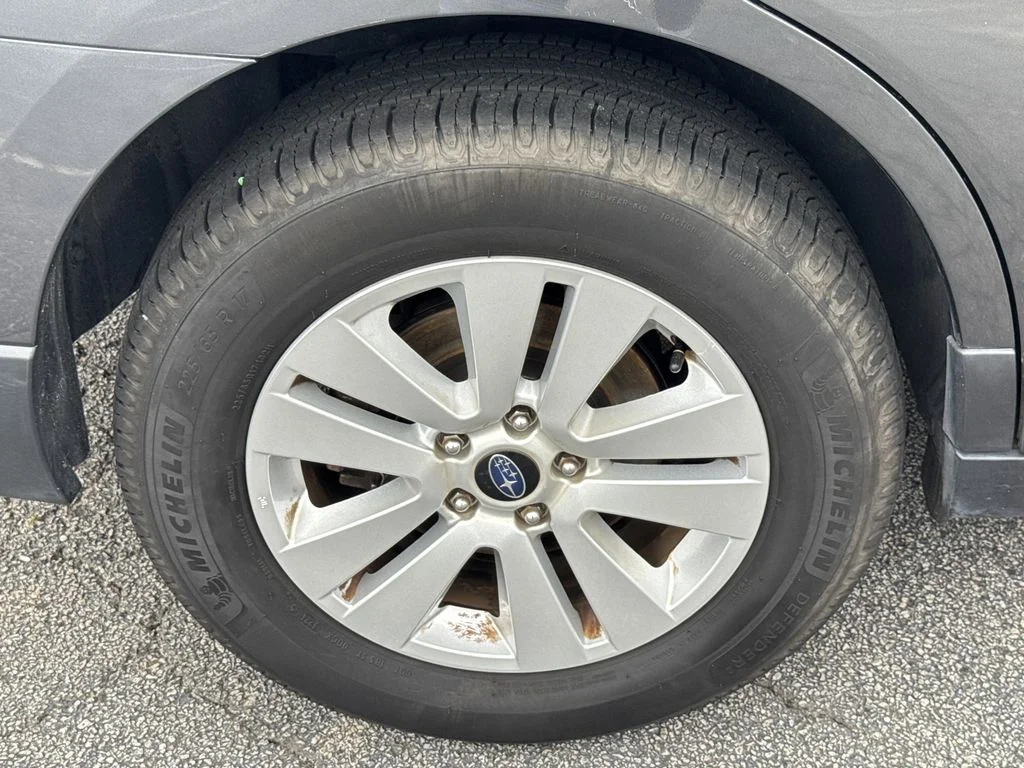 Used 2019 Gray Subaru 2.5i image 17