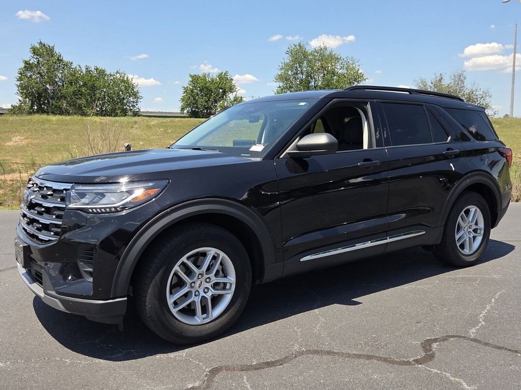 Used 2025 Black Ford Active image 3