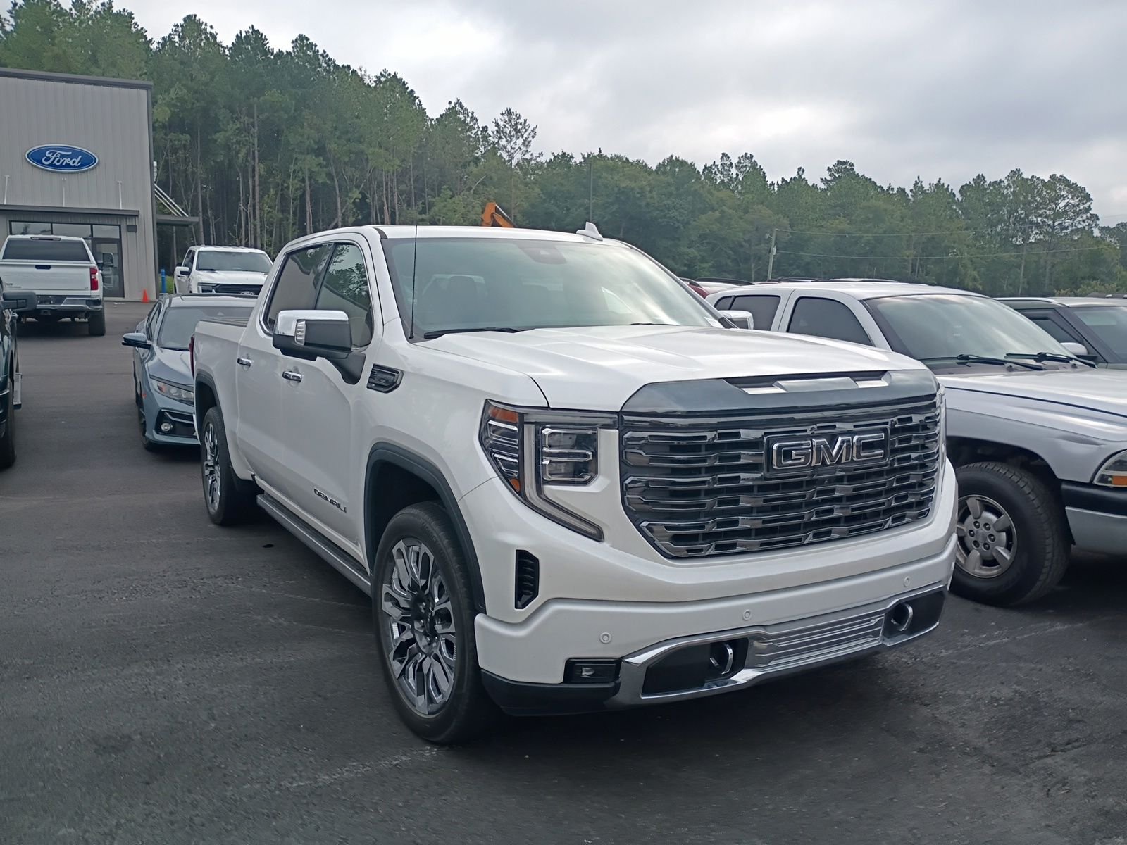 Used 2024 White GMC Denali Ultimate image 8