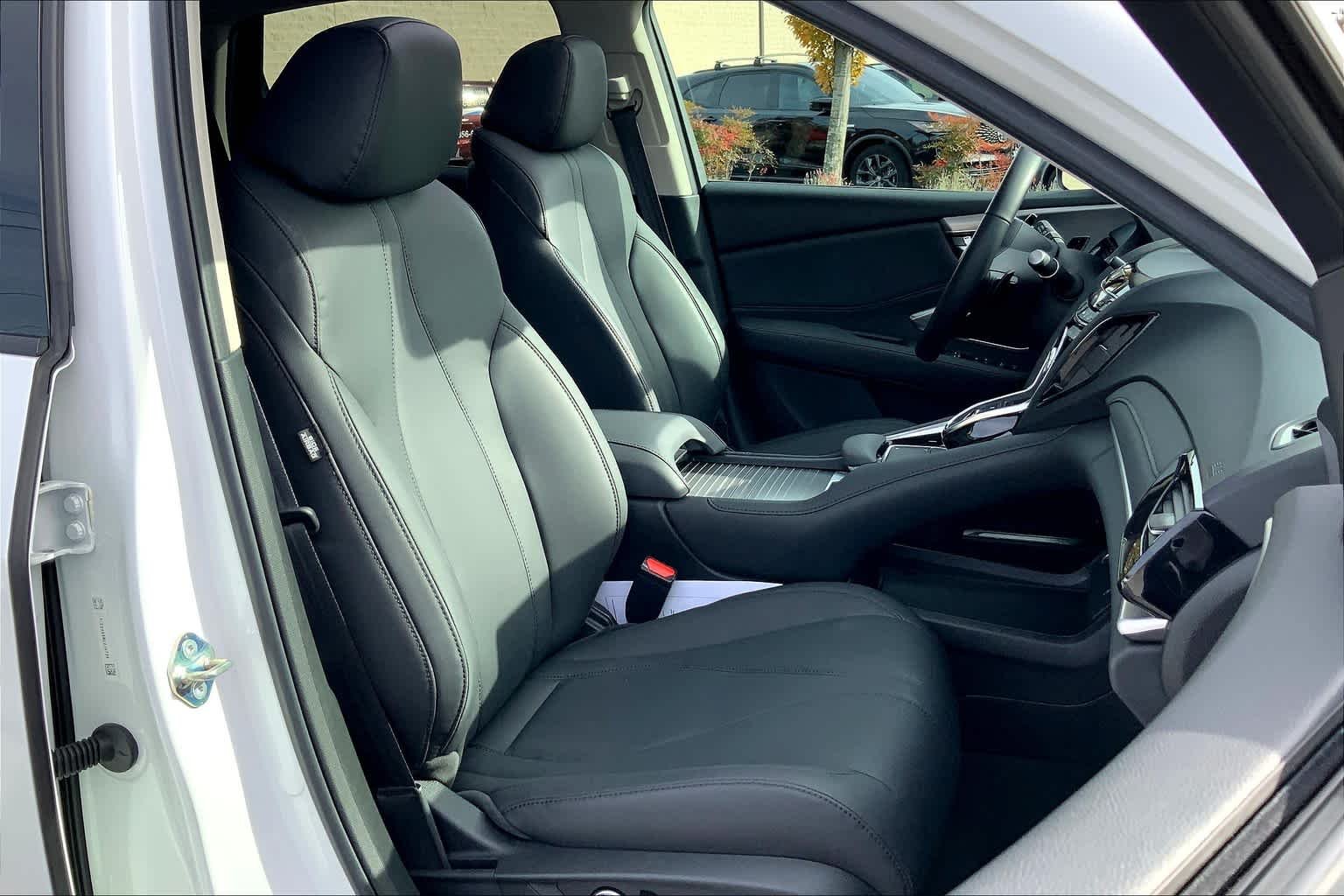 Certified Used 2021 Platinum White Pearl Acura  image 9