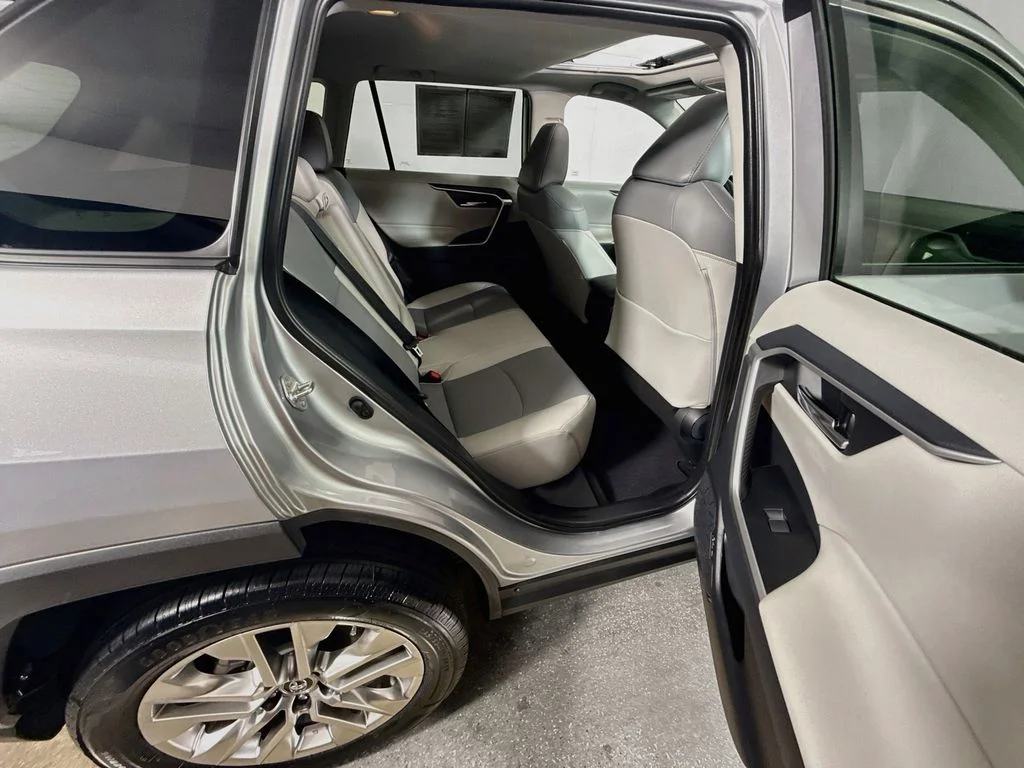 Certified Used 2019 Silver Sky Metallic Toyota XLE Premium image 26