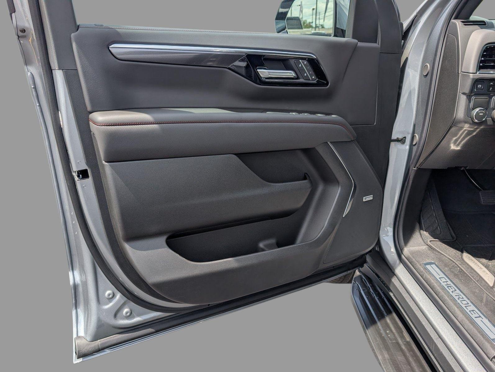 2026 Chevrolet Suburban RST - Photo 14
