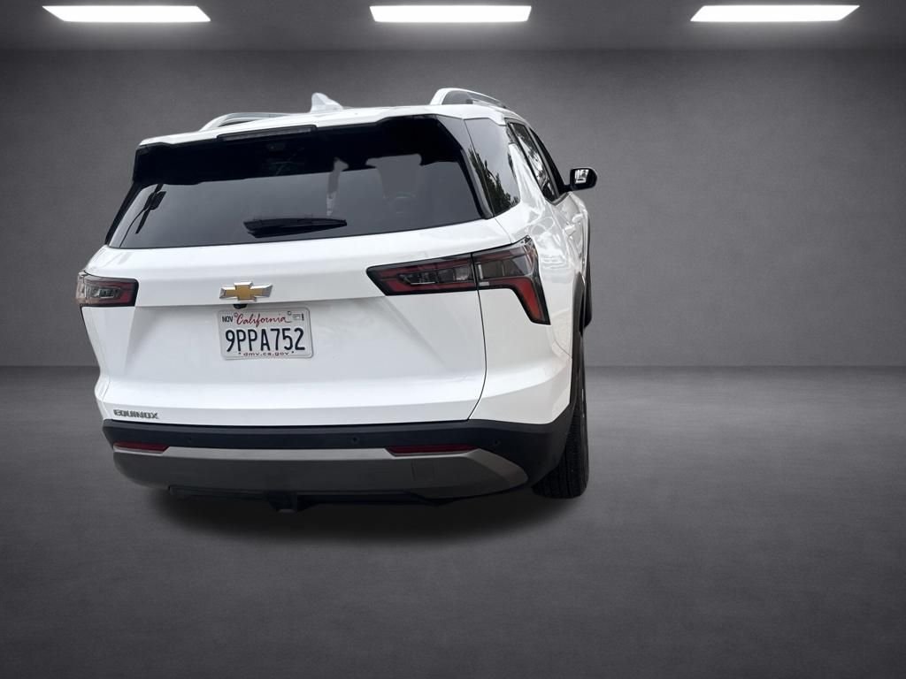 Used 2025 White Chevrolet LT image 17
