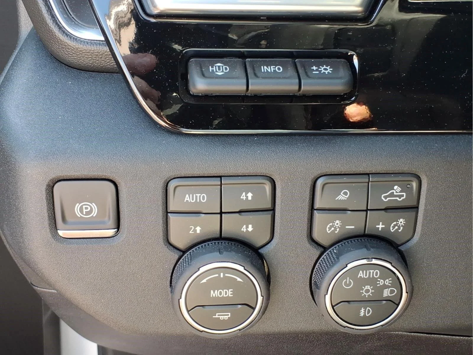 Used 2026 Summit White Chevrolet LTZ image 19