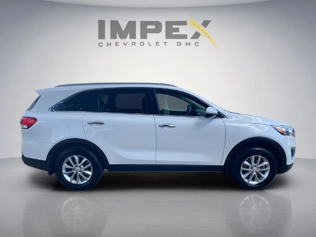 Used 2017  Kia LX V6 image 6