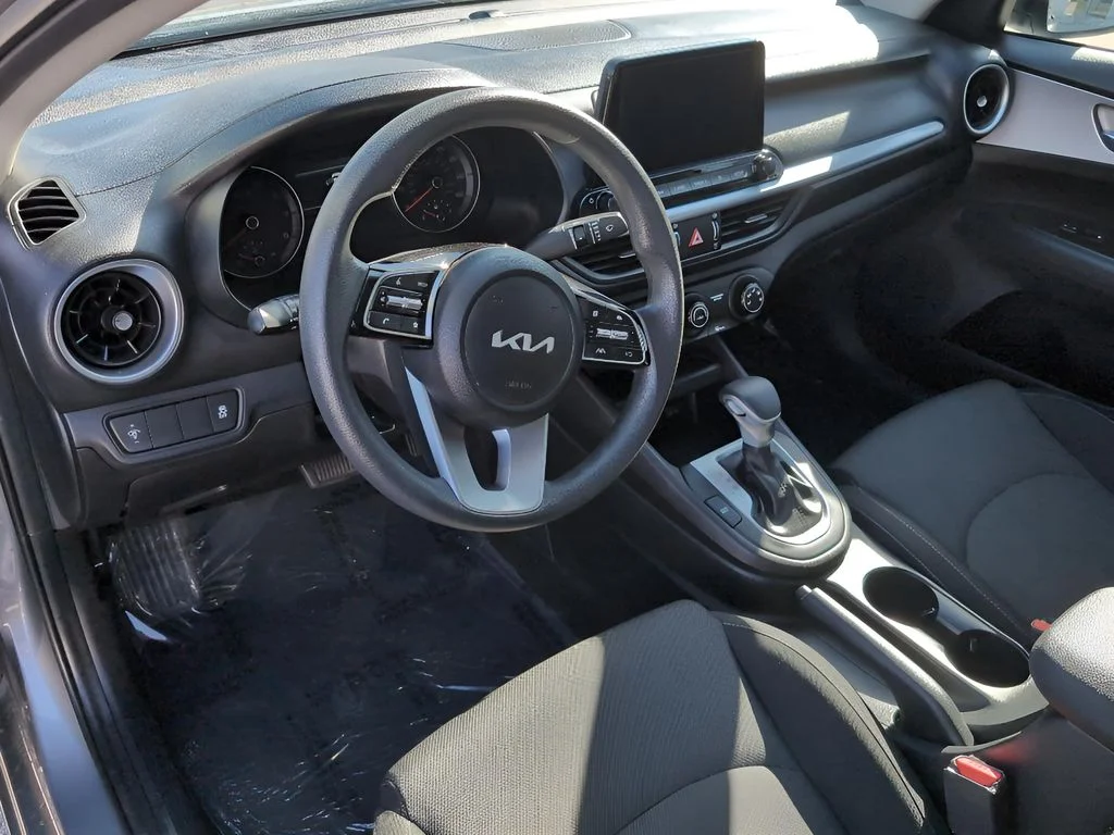 Used 2023 Gray Kia LXS image 9
