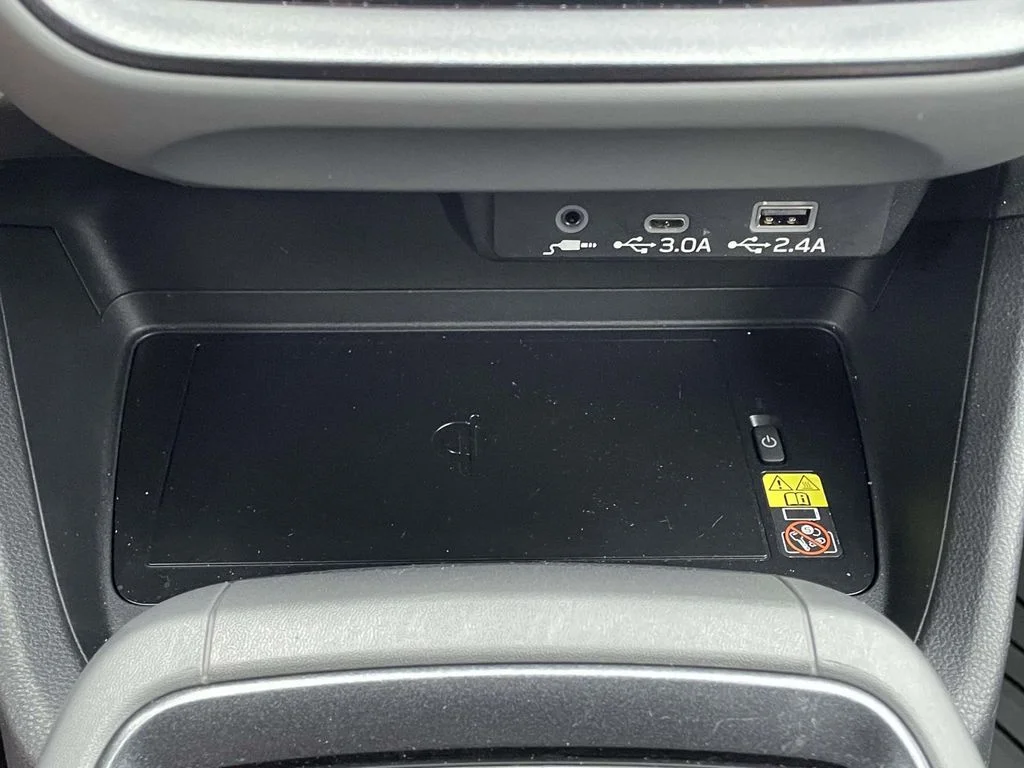 Used 2025 Ice Silver Metallic Subaru Limited image 19