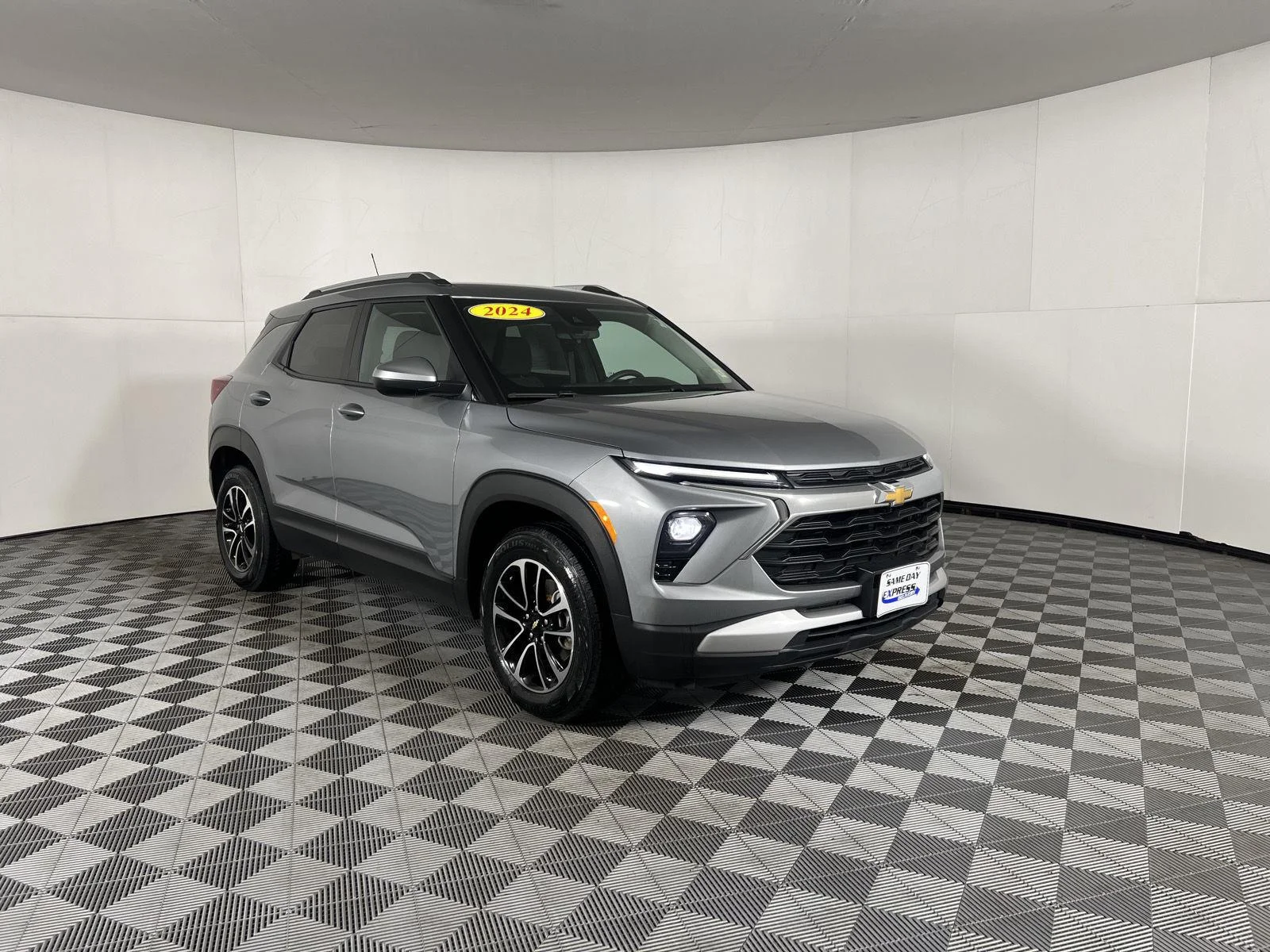 Used 2024 Sterling Gray Metallic Chevrolet LT image 5