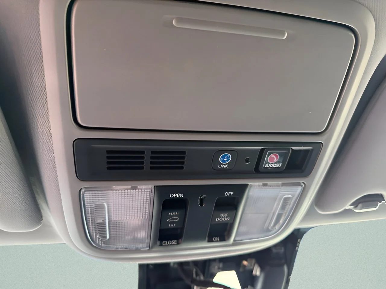 Used 2018 White Diamond Pearl Honda Elite image 17