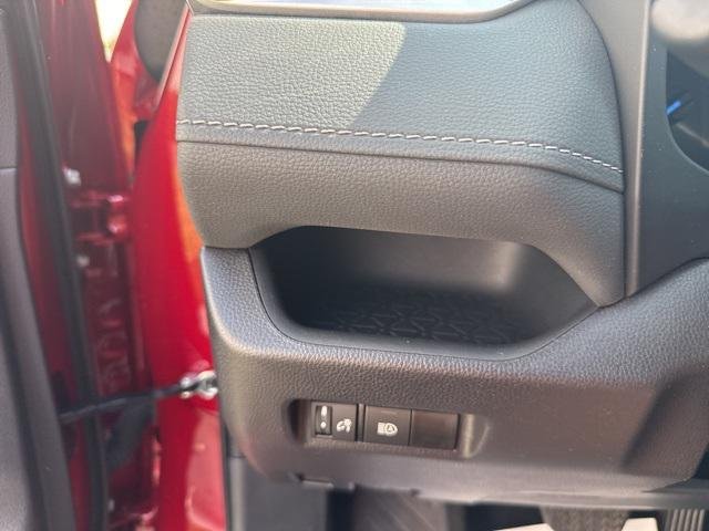 2025 Toyota RAV4 XLE - Photo 27