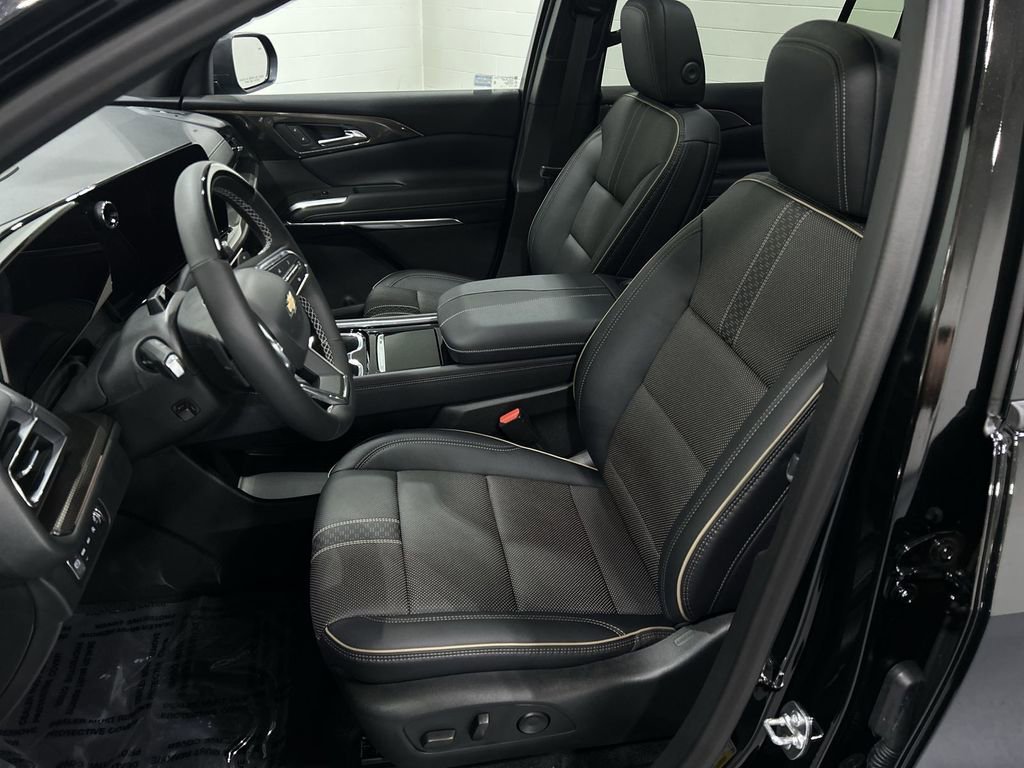 New 2026 Mosaic Black Metallic Chevrolet High Country image 13