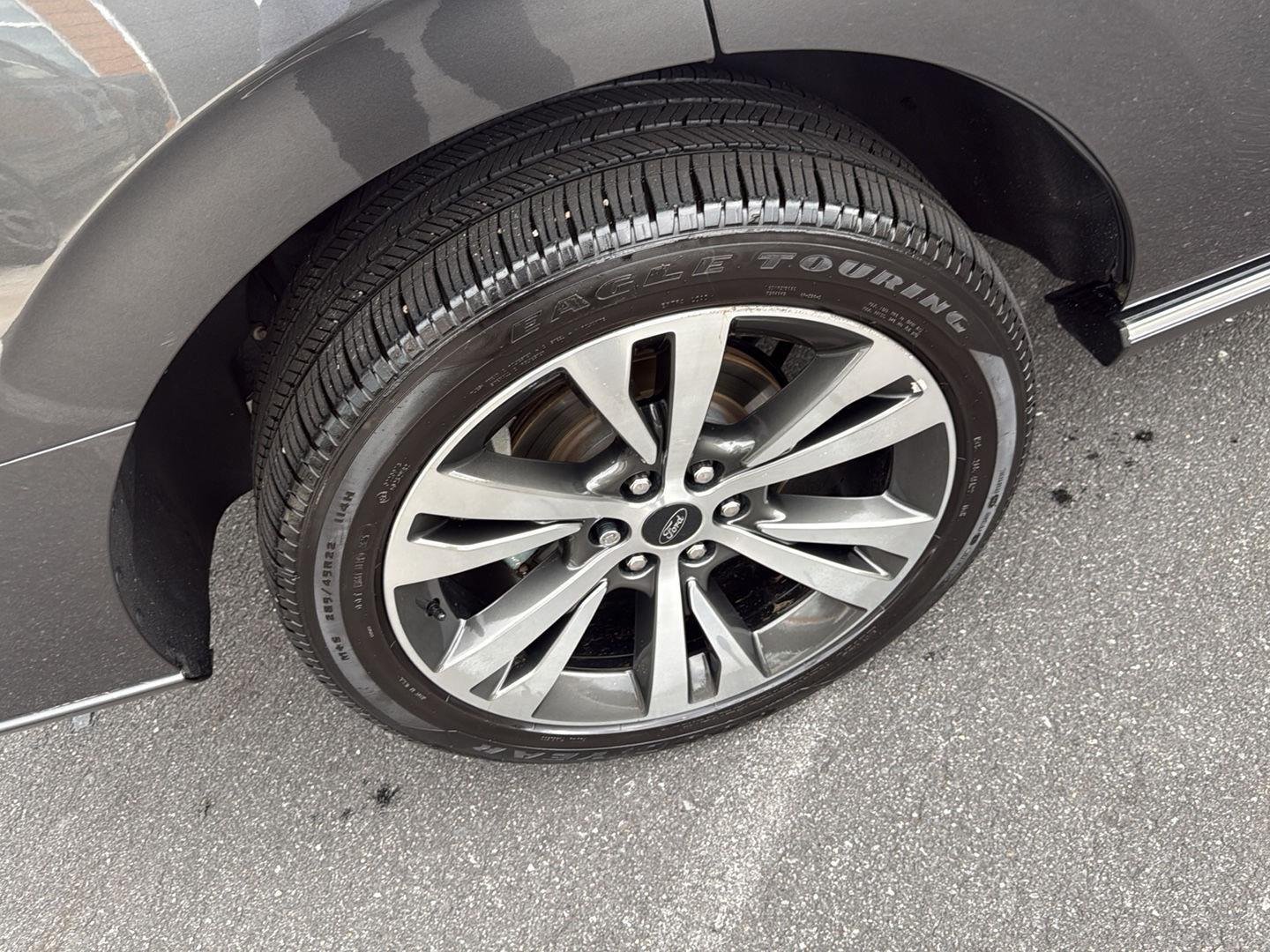 Used 2020 Magnetic Metallic Ford Limited image 31