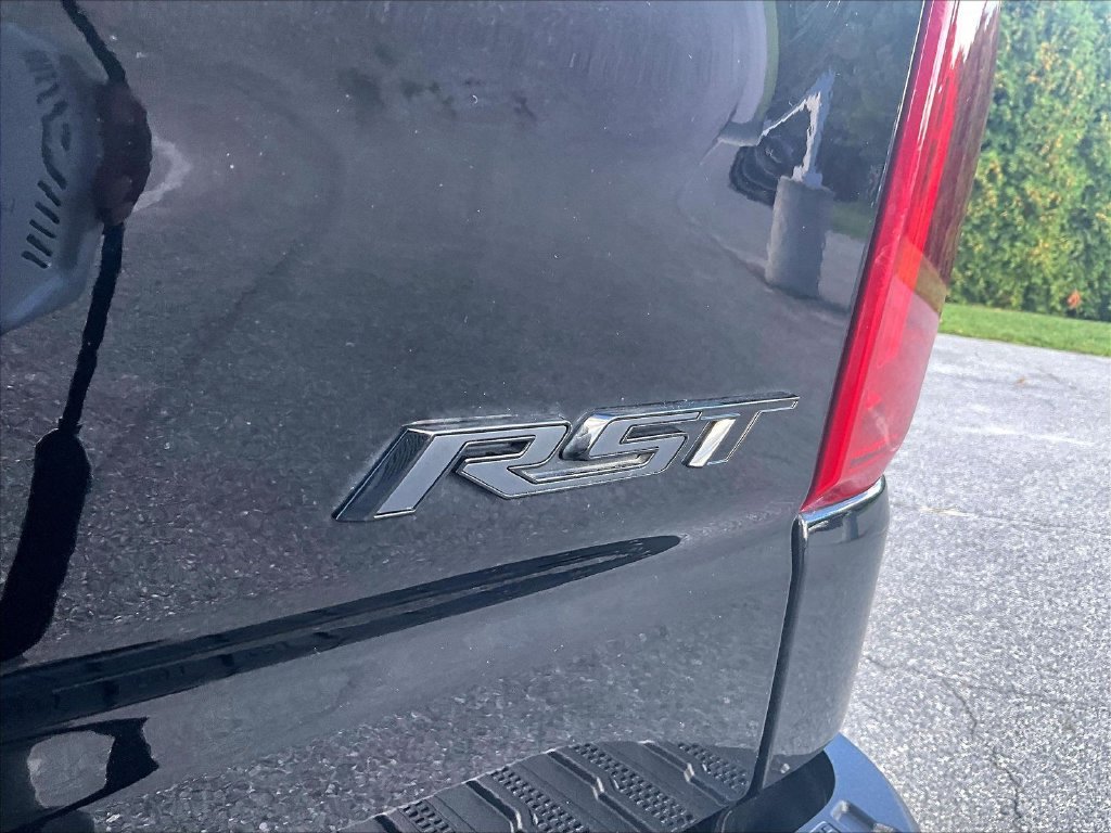 Used 2022 Black Chevrolet RST image 29
