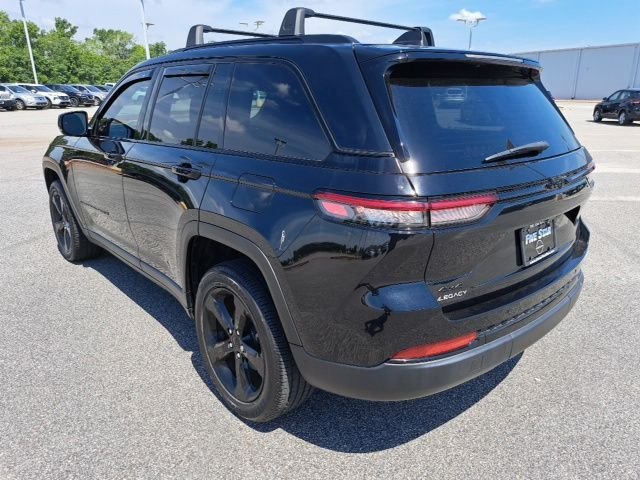 Used 2023 Black Jeep Altitude X image 5