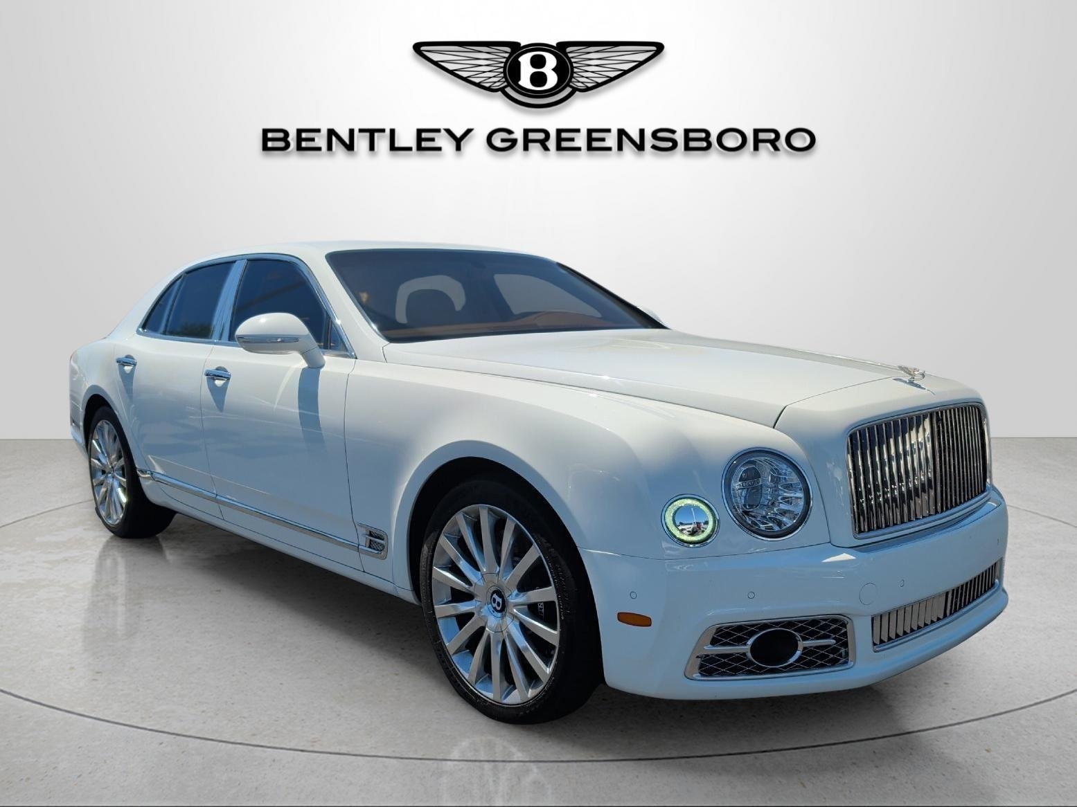 Used 2017 Glacier White Bentley Base image 16