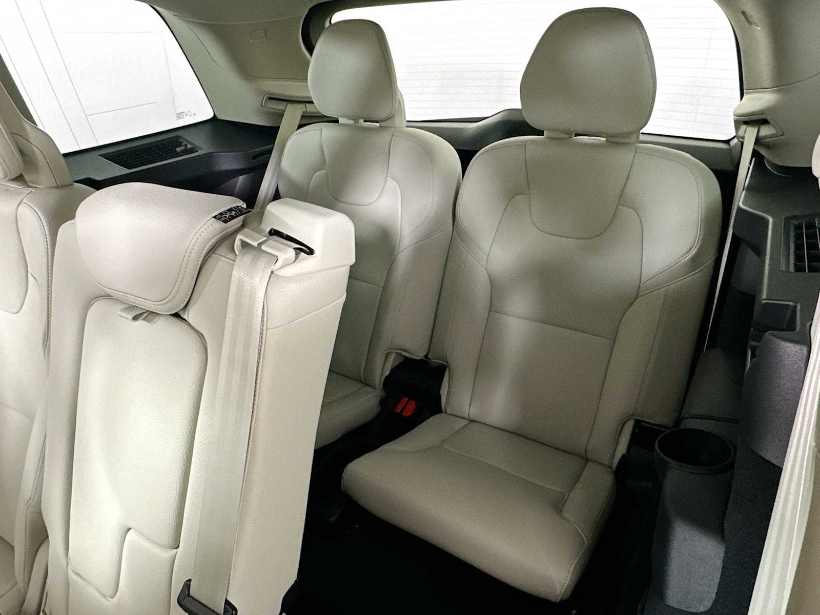 Certified Used 2025 Vapour Grey Volvo Plus image 23