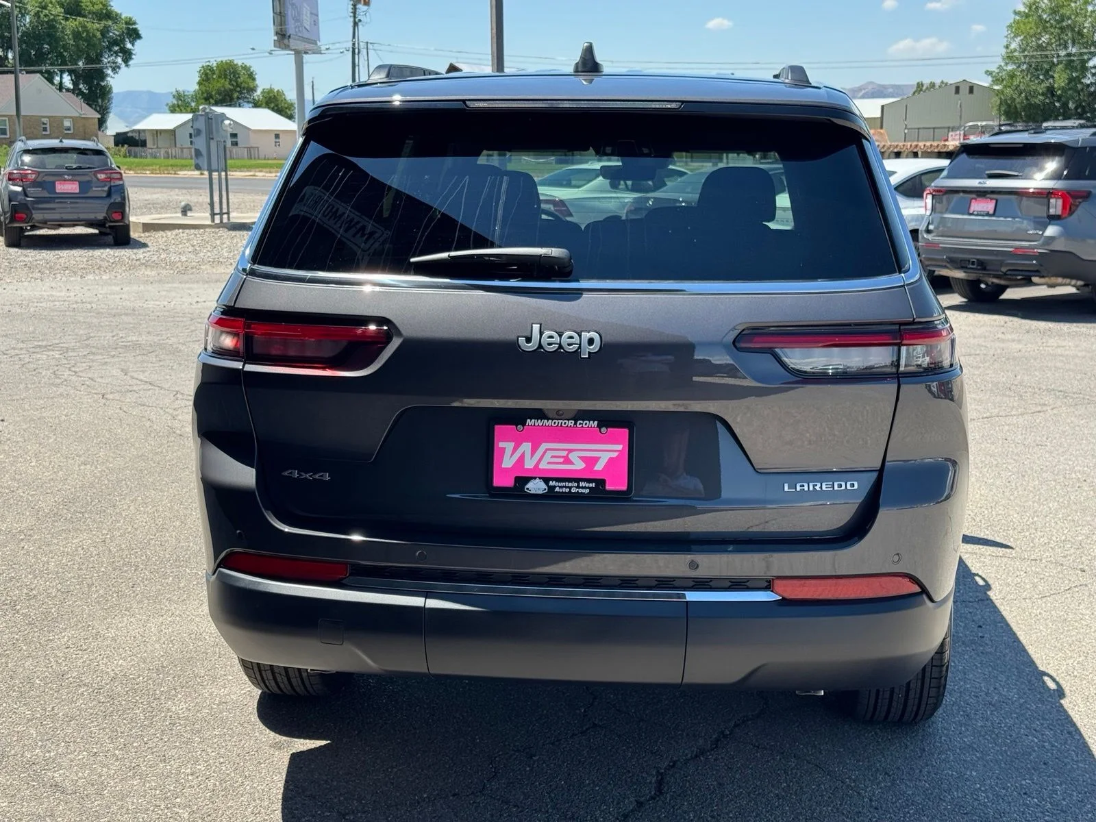 New 2026 Baltic Gray Metallic Clear-Coat Exterior Paint Jeep Laredo X image 7