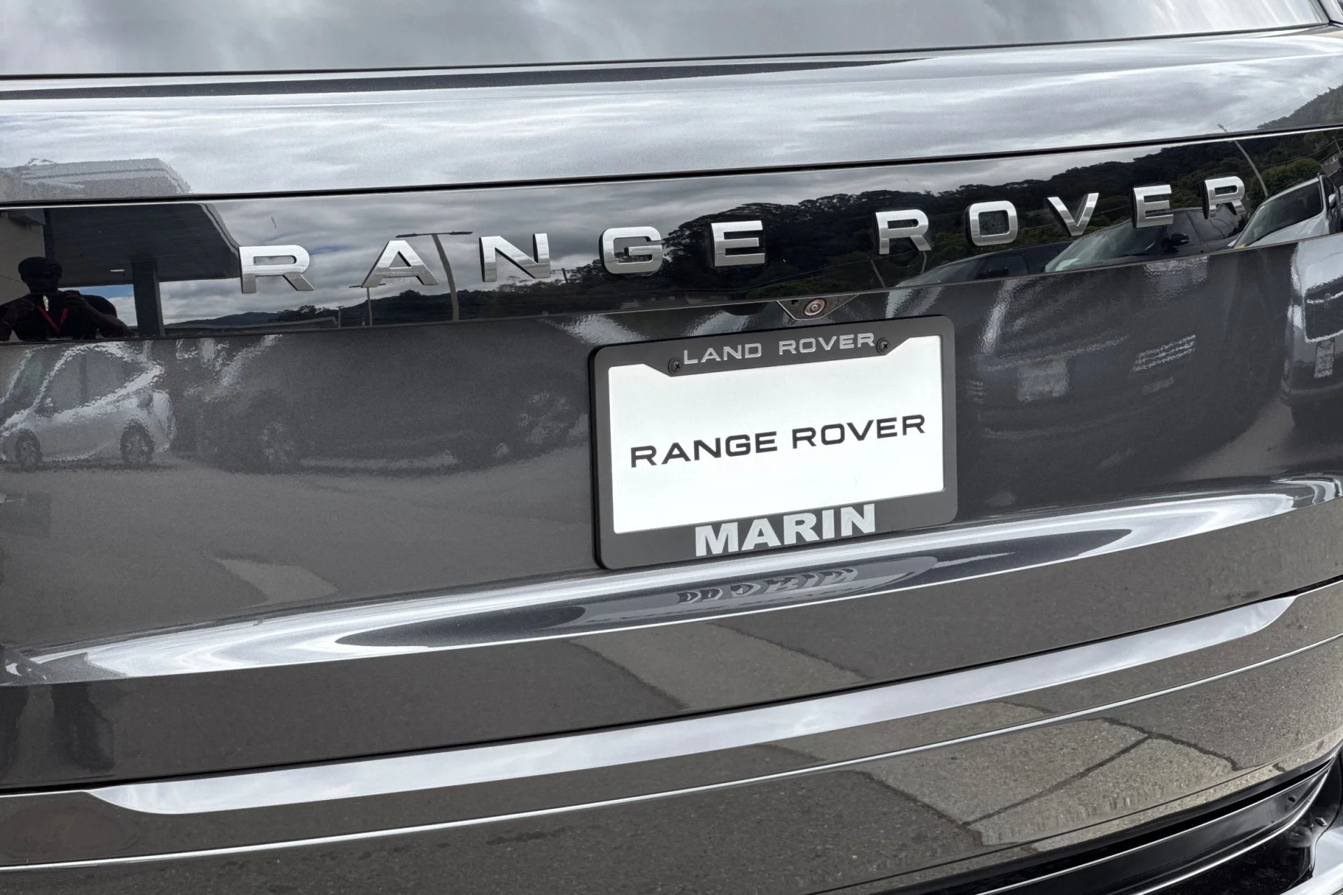 New 2026 Carpathian Grey Land Rover SE image 12