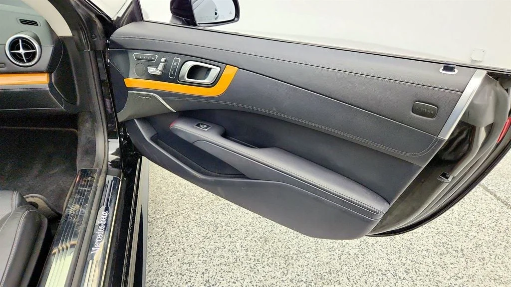 Used 2017 Black Mercedes-Benz SL 550 Roadster w/ Driver Assistance Pkg & MAGIC SKY CONTROL image 24