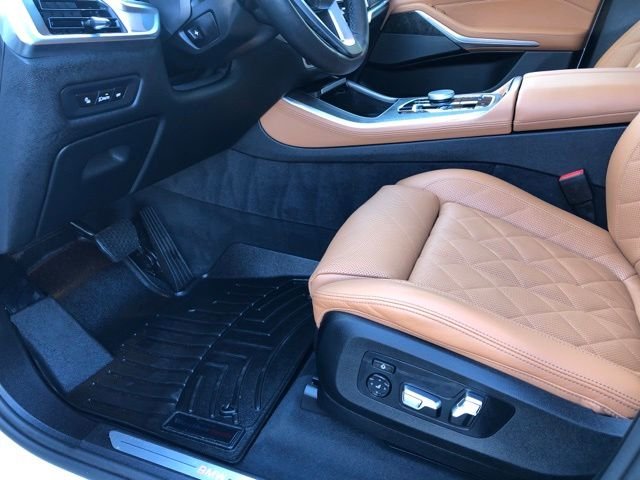 Used 2025 White BMW xDrive50e image 22