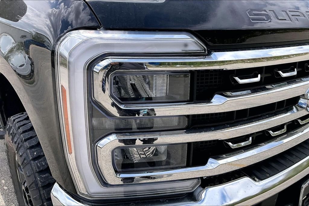 New 2026 Ford Super Duty F-250 Lariat 4D Crew Cab