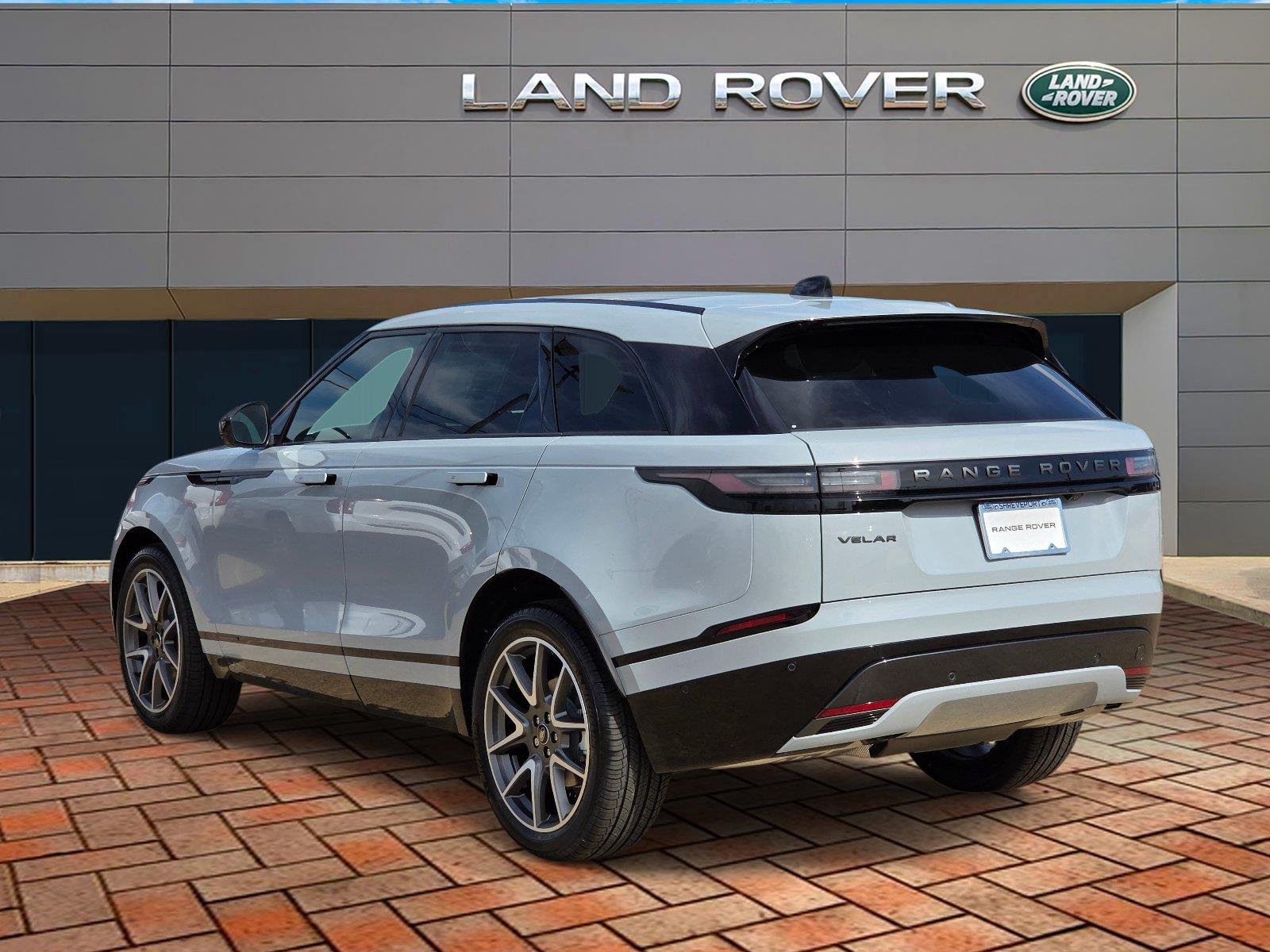 New 2026 Arroios Grey Land Rover Belgravia Edition image 4