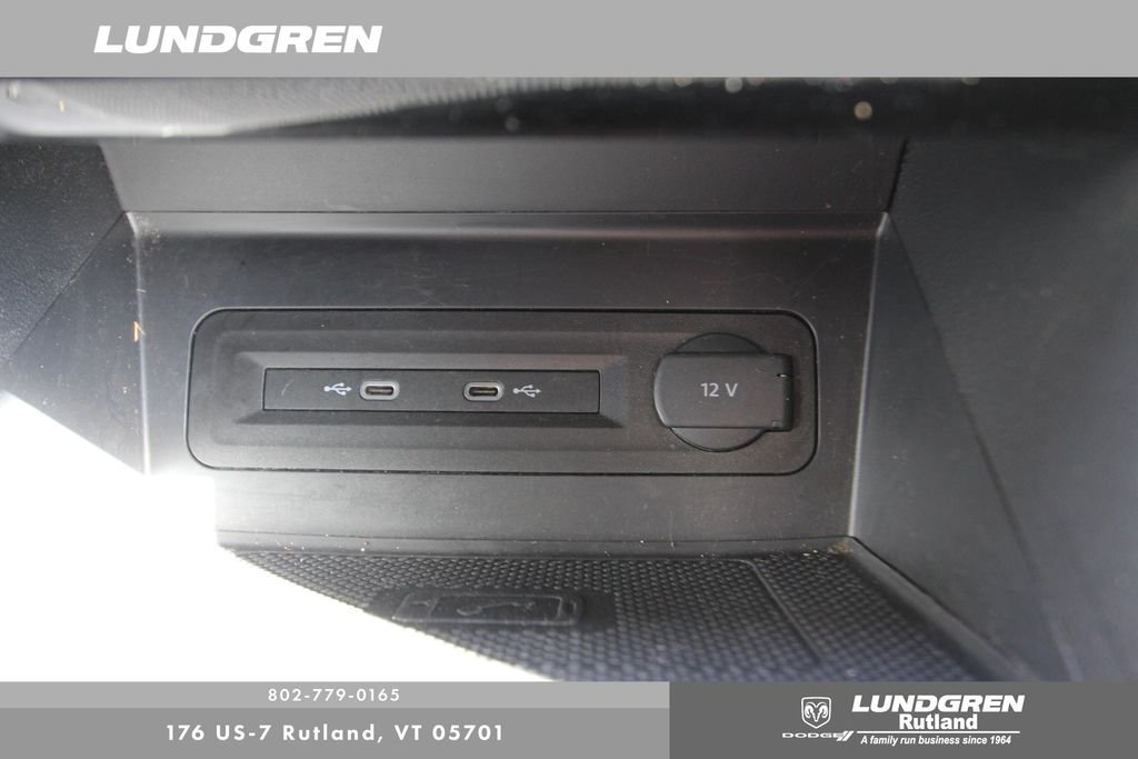 Used 2022 Black Volkswagen 3.6L V6 SE w/Technology image 48