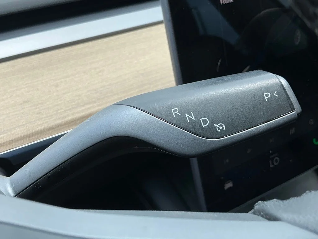 Used 2021  Tesla Standard Range Plus image 33
