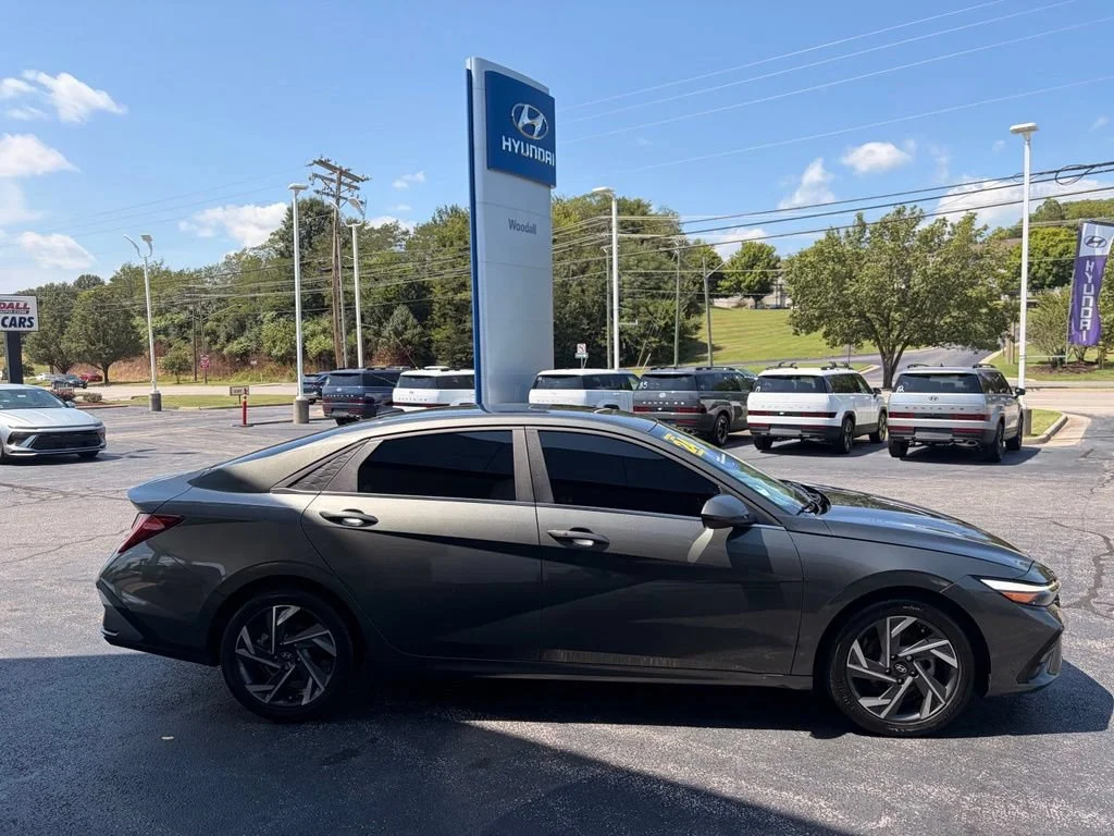 Used 2024 Amazon Gray Hyundai SEL image 4