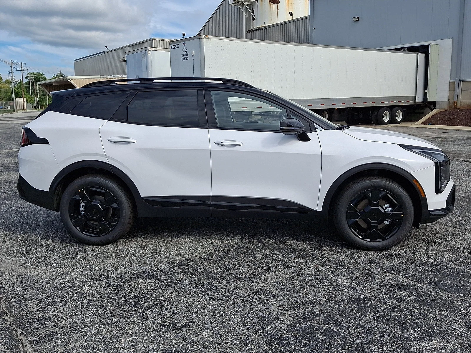 New 2027 White Kia X-Line image 9