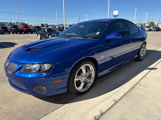 Used 2006 Blue Pontiac Base image 12