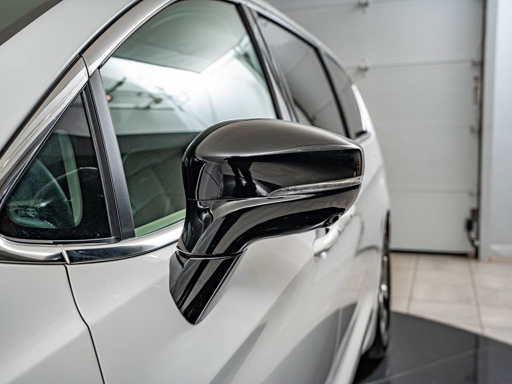 Used 2024 Bright White Clearcoat Chrysler Limited image 9