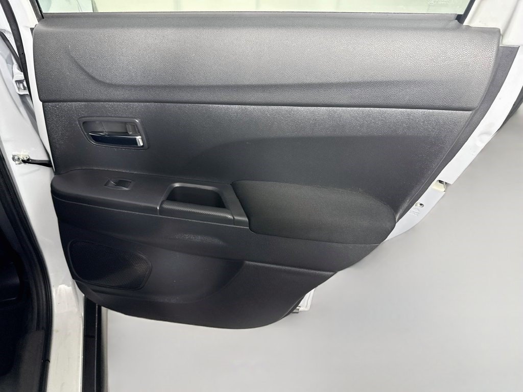 Used 2024 White Diamond Mitsubishi 2.0 Trail Edition image 23