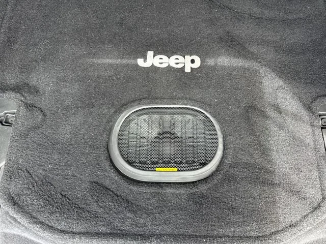 Used 2015 Billet Silver Metallic Clearcoat Jeep Unlimited Rubicon image 7