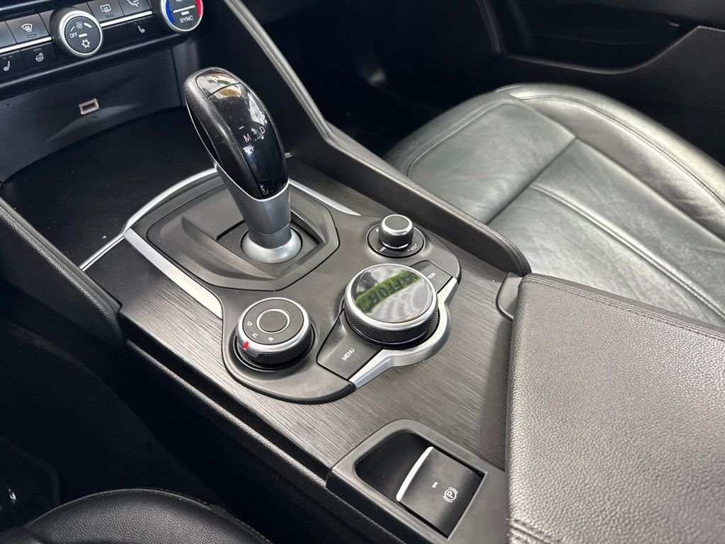 Used 2017 Red Alfa Romeo Base image 18