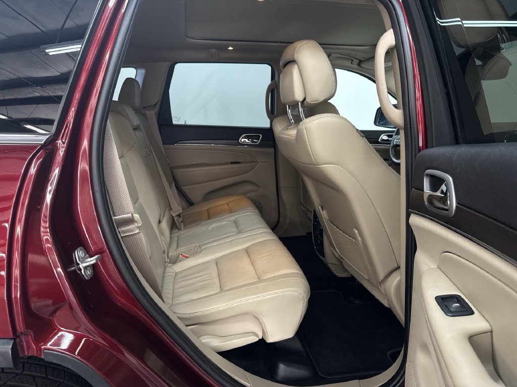Used 2018 Velvet Jeep Limited image 17