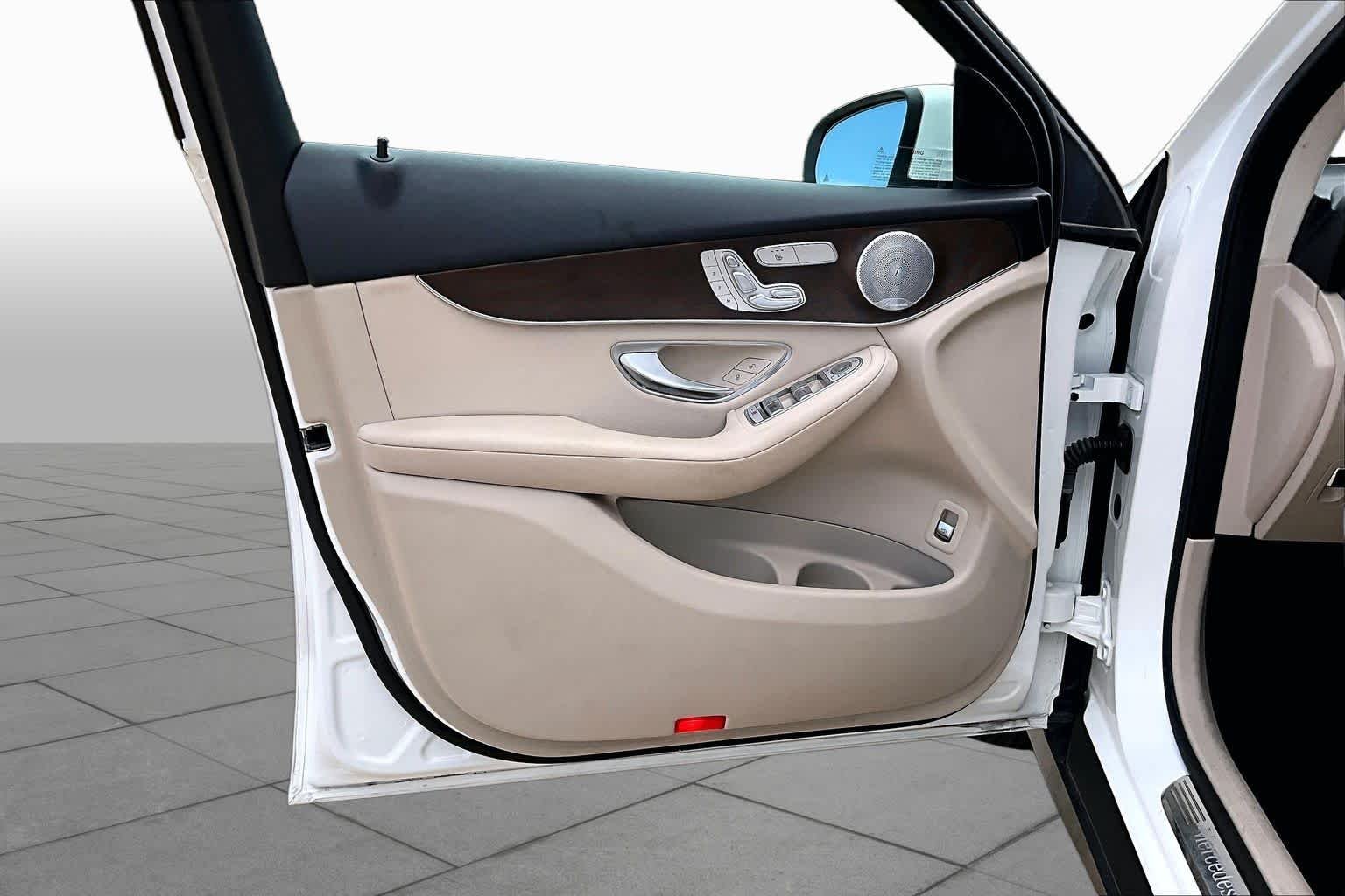 Used 2020 Polar White Mercedes-Benz GLC 300 image 21