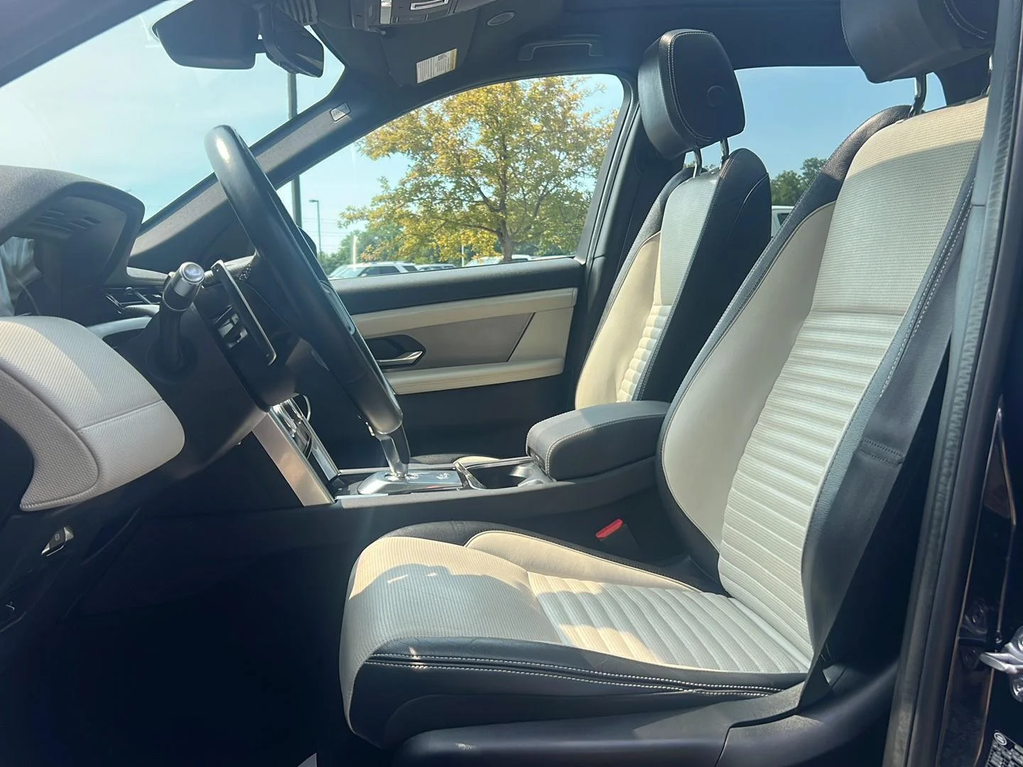 Used 2022 Portofino Blue Metallic Land Rover S R-Dynamic image 22