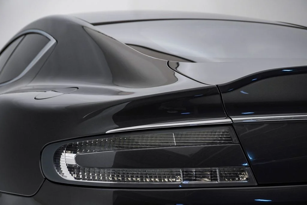 Used 2015 Meteorite Silver Aston Martin  image 13