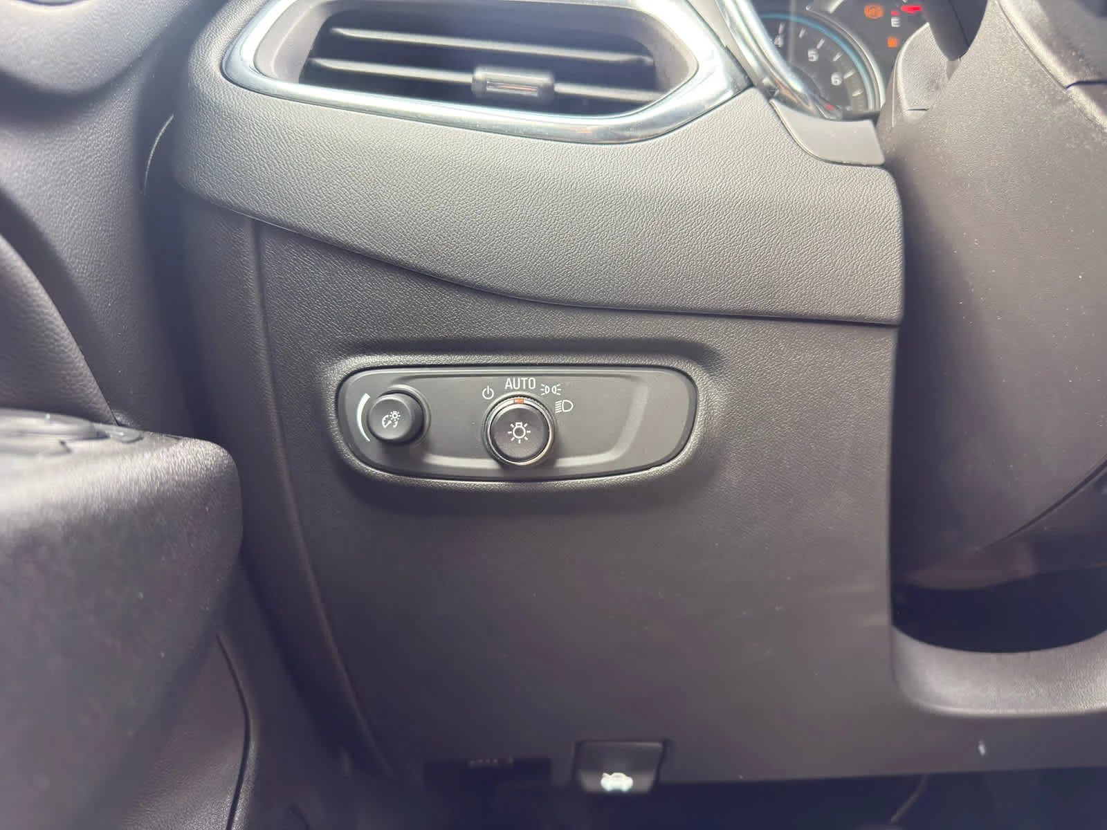 Used 2024 Sterling Gray Metallic Chevrolet LT image 15