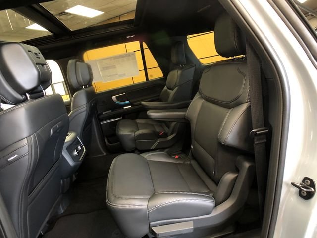 New 2026 Glacier Gray Metallic Tri-Coat Ford MAX Platinum® image 21