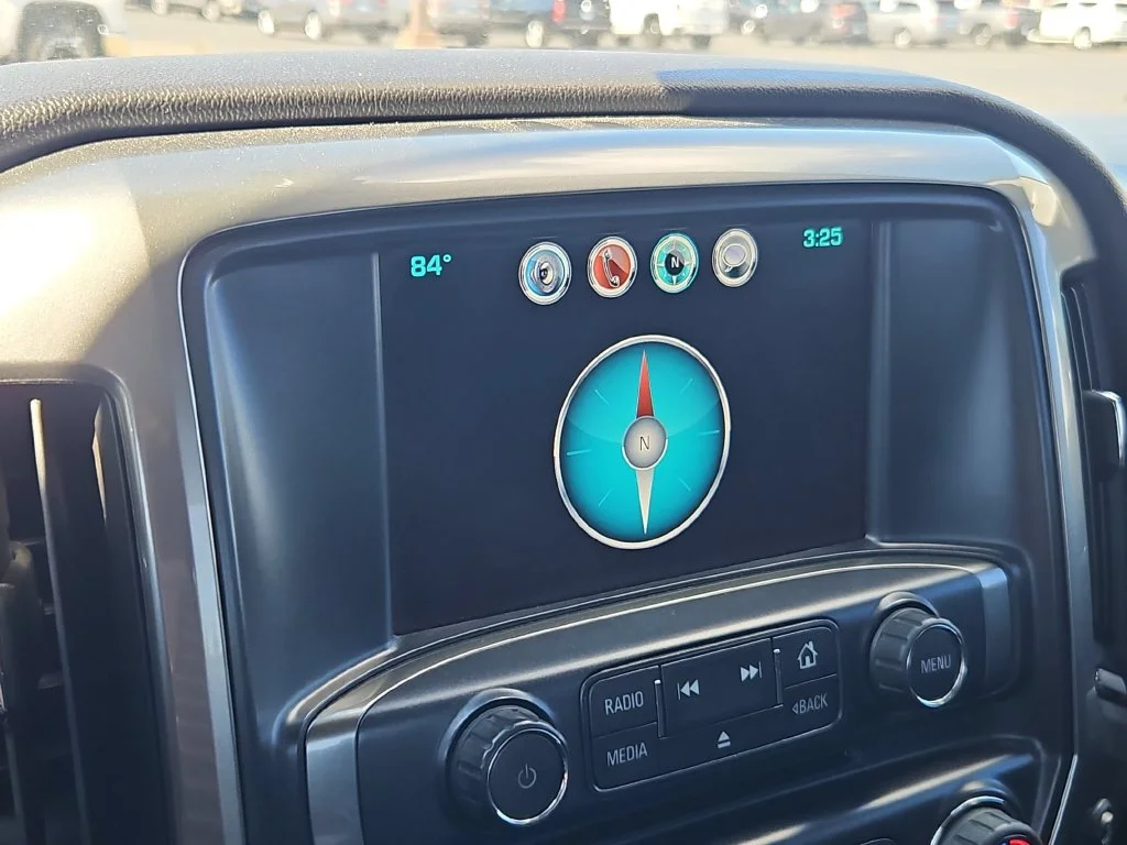 Used 2018 Summit White Chevrolet LT image 18