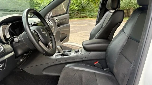Used 2020 Bright White Clearcoat Jeep Laredo image 31