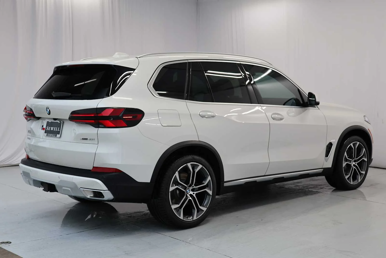 Certified Used 2026 Mineral White Metallic BMW xDrive40i image 7