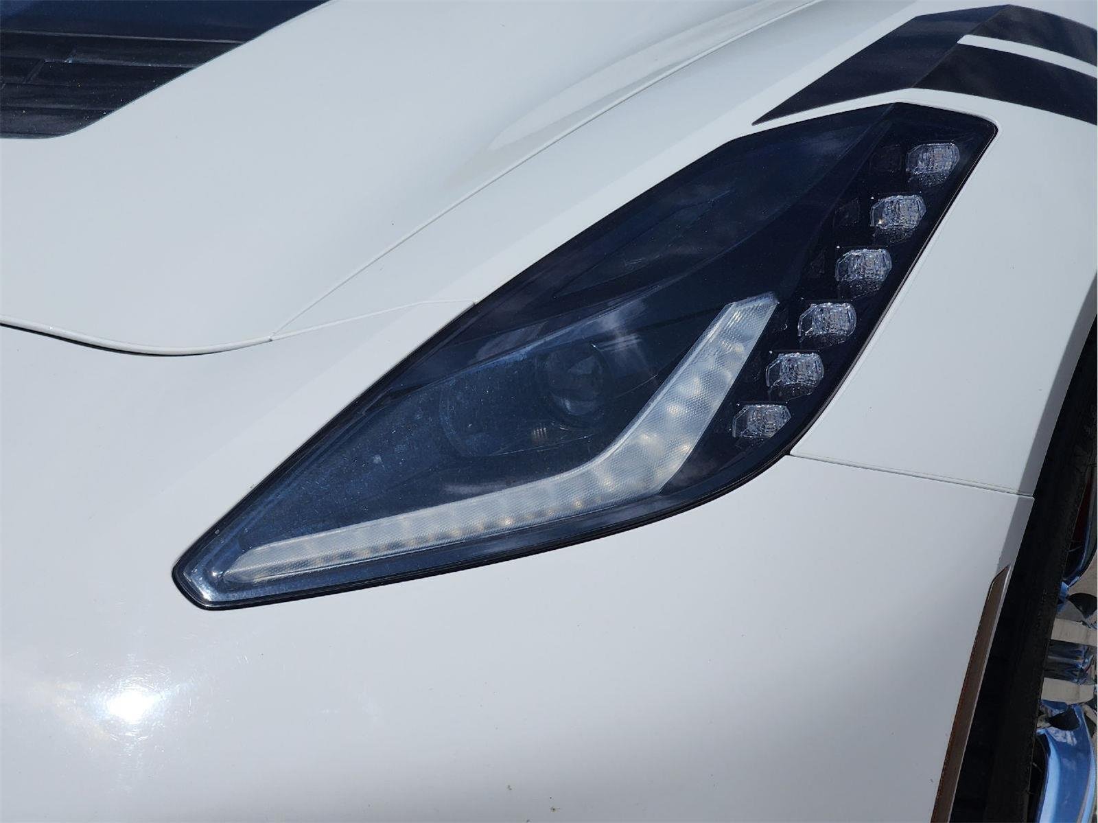 2016 Chevrolet Corvette Stingray photo 8 of 32