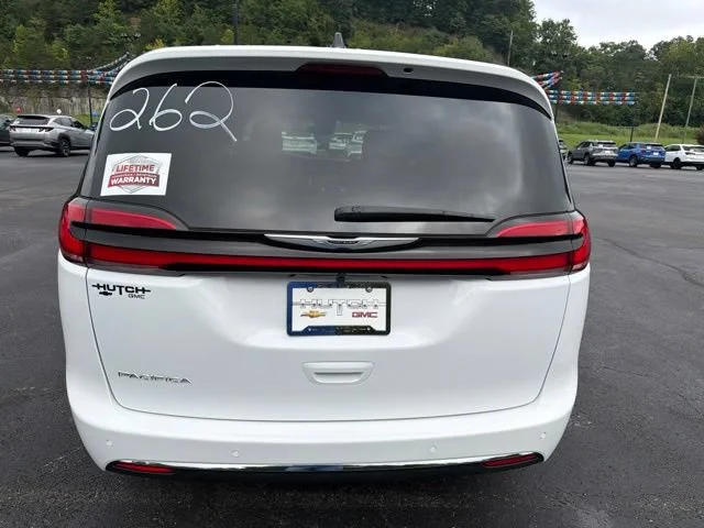 Used 2026 White Chrysler Select image 6