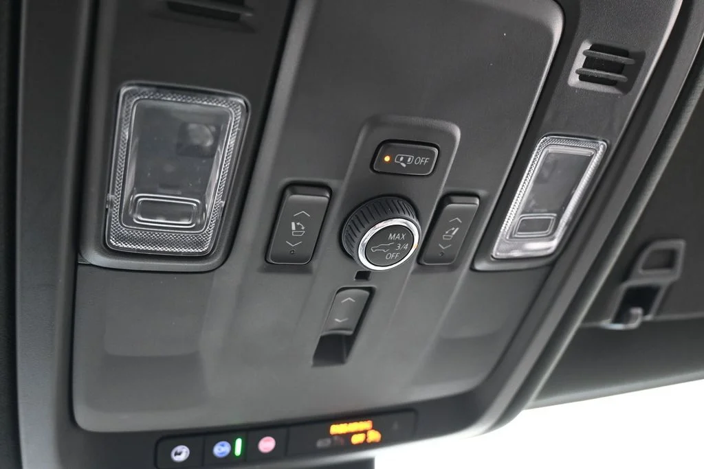 Used 2025 Onyx Black GMC Denali image 27